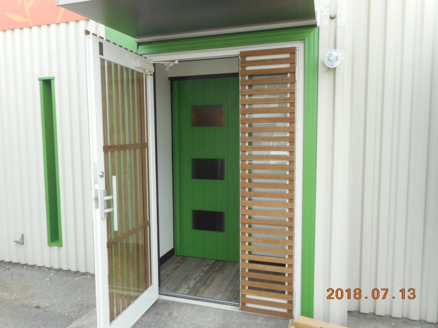店舗入り口